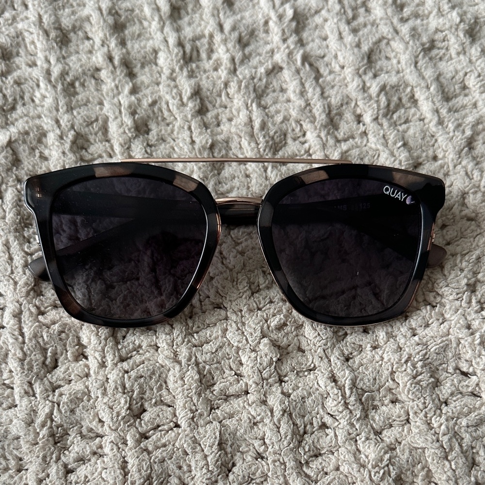 Quay Sunglasses Black/Tan tortoise